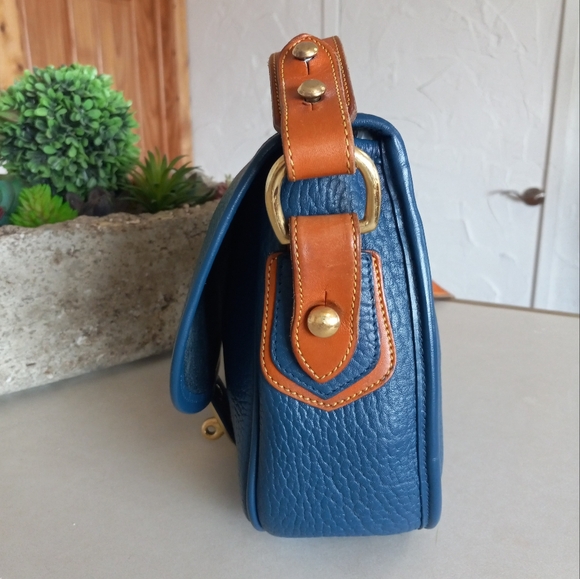 Dooney & Bourke, 1996 AWL Equestrian, Sporting Pouch - Picture 4 of 16